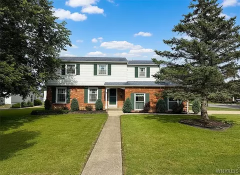 25 Foxpoint W, Amherst, NY 14221