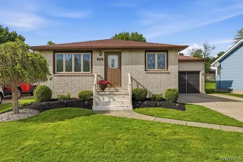 102 N Seine Dr, Cheektowaga, NY 14227