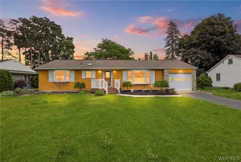 13 Farwell Dr, Batavia, NY 14020