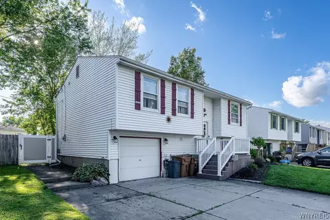 40 Benz Dr, Depew, NY 14043