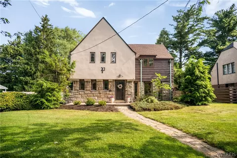 101 Lincoln Ave, Lockport, NY 14094
