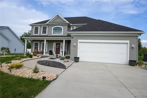 4665 Carlyes Ct, Hamburg, NY 14075
