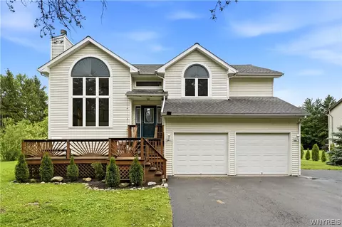13 N Shore Dr, Bennington, NY 14004