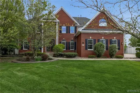 8154 Golden Oak Cir, Buffalo, NY 14221