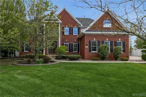8154 Golden Oak Cir, Buffalo, NY 14221
