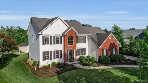 5551 Field Brook Dr, East Amherst, NY 14051