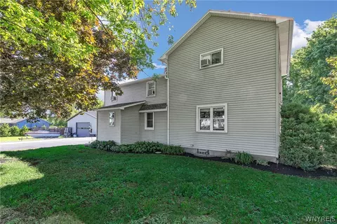 4877 Royalton Center Rd, Royalton, NY 14067