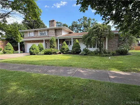 821 College Ter, Niagara Falls, NY 14305