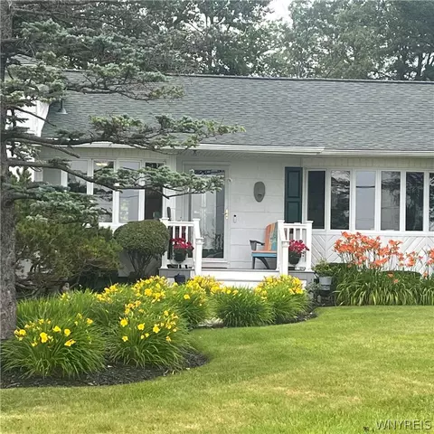 997 W River Rd, Grand Island, NY 14072