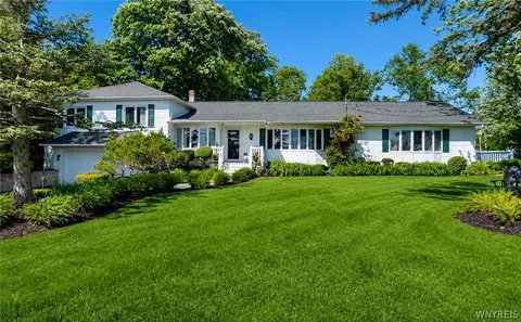 997 W River Rd, Grand Island, NY 14072