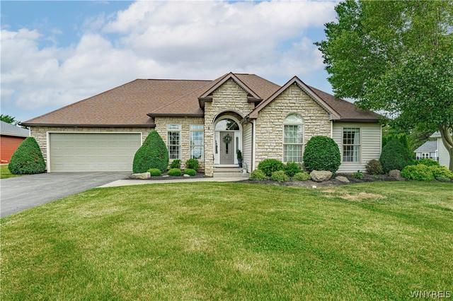 4899 Beach Ridge Rd, Pendleton, NY 14094