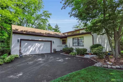 229 Robin Rd, Amherst, NY 14228
