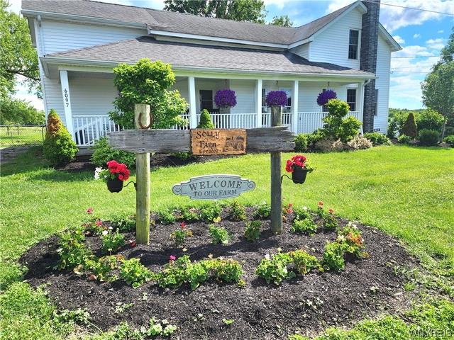 6097 Seufert Rd, Orchard Park, NY 14127