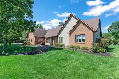 10 Spicer Crk, Grand Island, NY 14072
