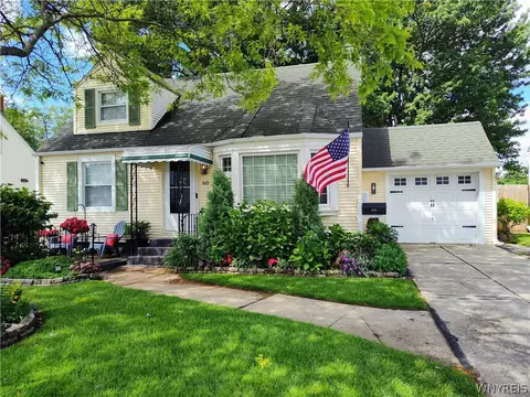 60 Arthur St, Cheektowaga, NY 14225
