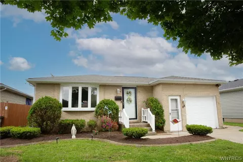 25 Karen Ln, Depew, NY 14043