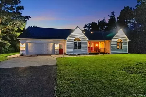 5132 Upper Mountain Rd, Cambria, NY 14094