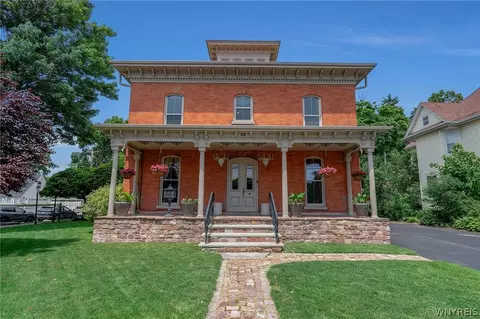 33 State St, Royalton, NY 14105