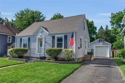 24 Beverly Pl, Hamburg, NY 14075