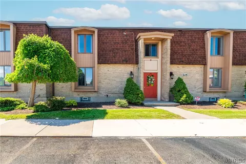 205 Charter Oaks Dr #3, Amherst, NY 14228