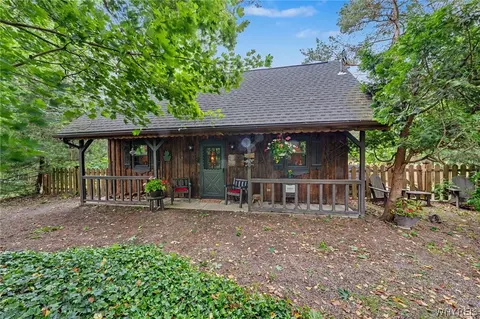 10985 Griswold Rd, Darien, NY 14040