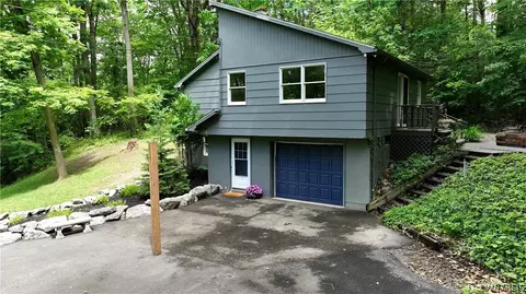 6415 Omphalius Rd, Colden, NY 14033
