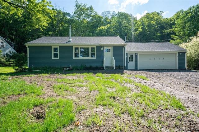 8669 Sisson Hwy, Eden, NY 14057