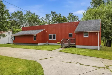 6550 Tonawanda Creek Rd, Lockport, NY 14094