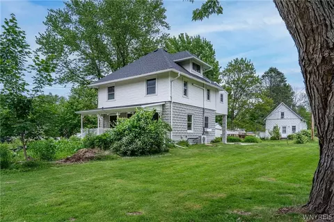 6025 Mckinley Pkwy, Hamburg, NY 14075