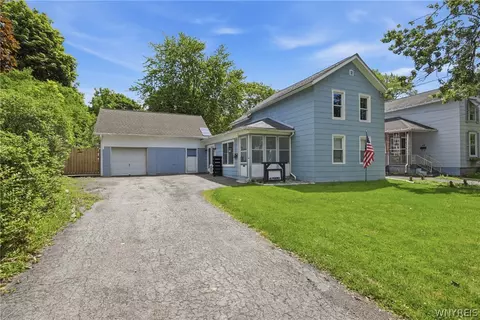 44 Pound St, Lockport, NY 14094