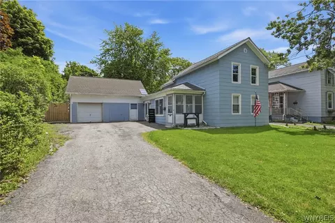 44 Pound St, Lockport, NY 14094