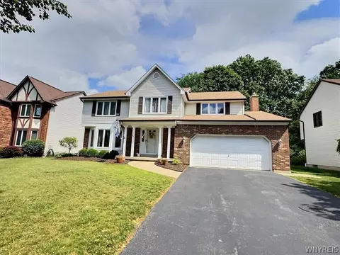 110 Londonderry Ln, Getzville, NY 14068