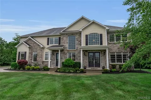 9822 Willowleaf Ct, Clarence, NY 14032