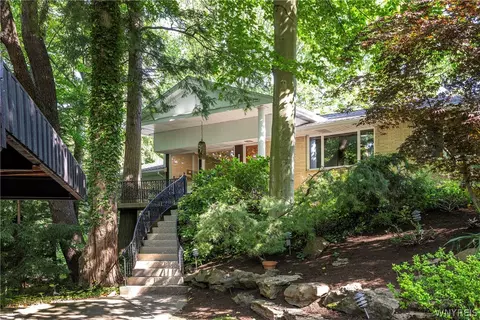 5650 Keems Ln, Hamburg, NY 14075