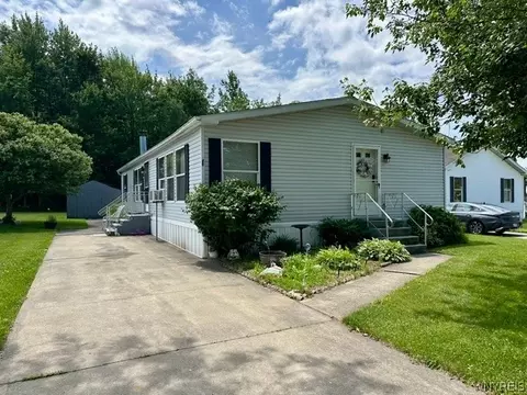 771 Thomas Ln, Evans, NY 14006