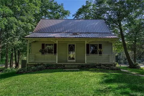 1333 Little Falls Rd, Pembroke, NY 14036