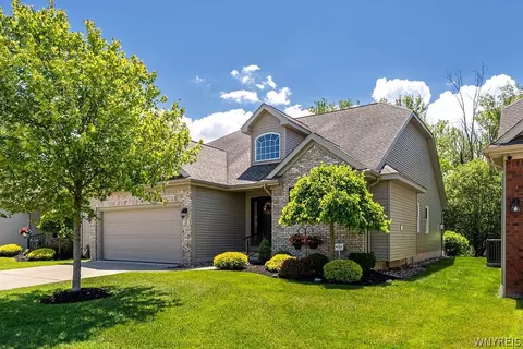 13 Logan Ln, Lancaster, NY 14086