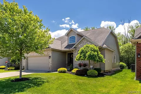 13 Logan Ln, Lancaster, NY 14086