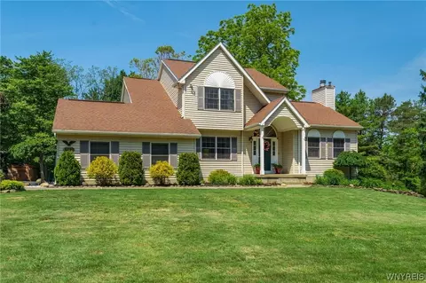 5550 Scherff Rd, Orchard Park, NY 14127