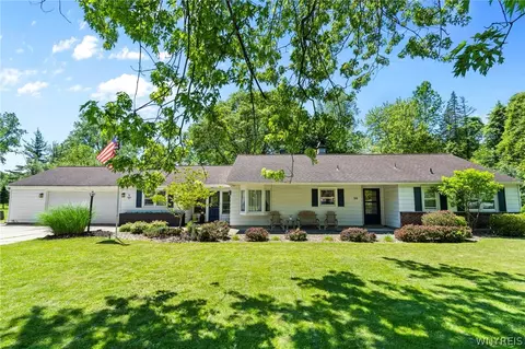 50 Maple Dr, Bowmansville, NY 14026