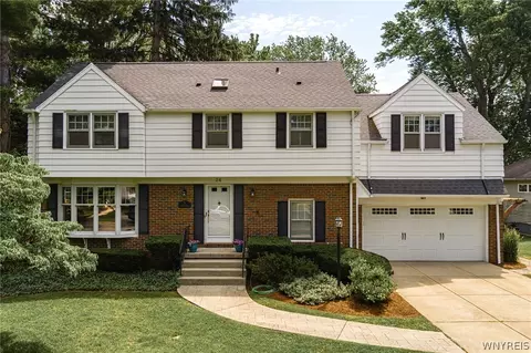 24 Huxley Dr, Amherst, NY 14226