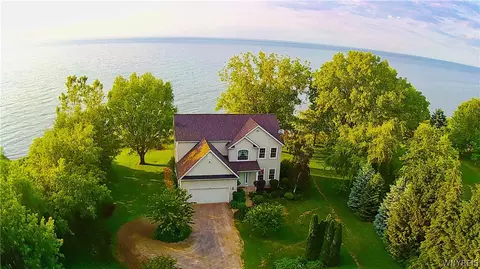 2949 W Lake Rd, Wilson, NY 14172
