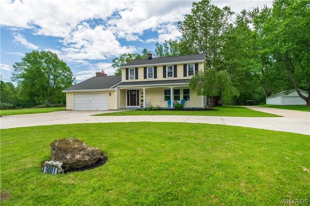 9001 Fairways Cir, Clarence, NY 14031