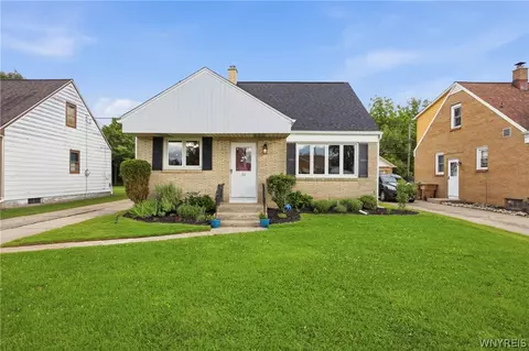 82 Cathedral Ln, Cheektowaga, NY 14225