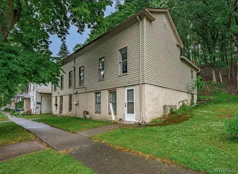 92 Garden St, Lockport, NY 14094