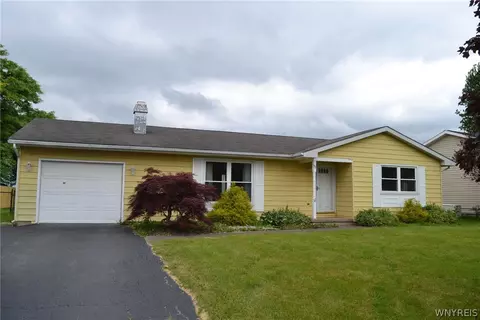 92 Lindhurst Dr, Lockport, NY 14094