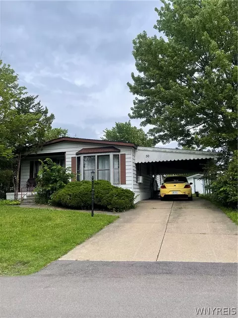 30 S Whispering Ln, Hamburg, NY 14075