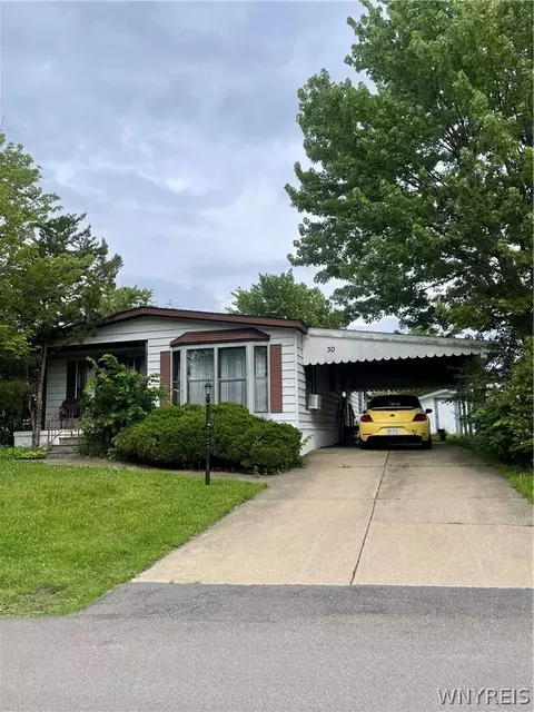 30 S Whispering Ln, Hamburg, NY 14075