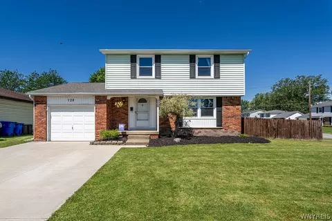 128 Annette Dr, West Seneca, NY 14224