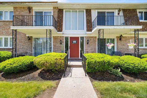 140 Old Lyme Dr #4, Amherst, NY 14221